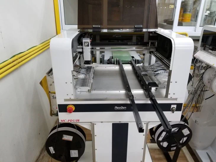 Low And Deskotop Pick And Place Machine